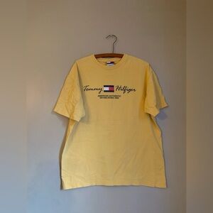 Tommy Hilfiger vintage t shirt 90’s y2k yellow tommy logo flag
